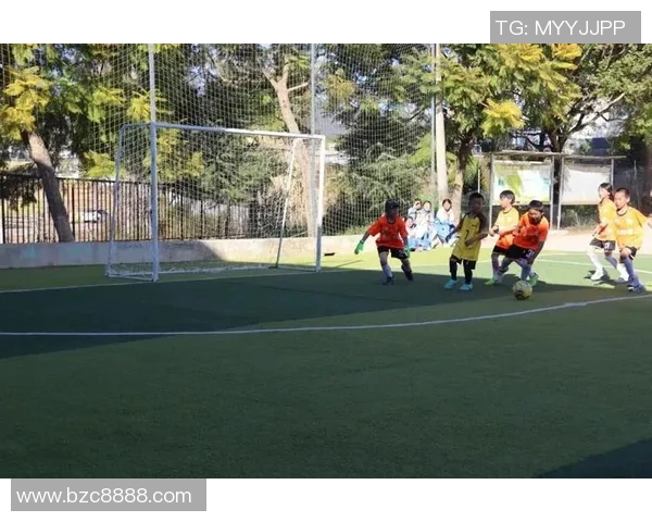 一年级小朋友的足球梦想画卷展现快乐与友谊的精彩瞬间