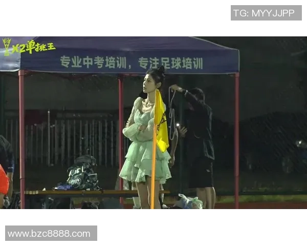 与踢足球女友一起追逐梦想的青春岁月与激情瞬间 与踢足球女友一起追逐梦想的青春岁月与激情瞬间