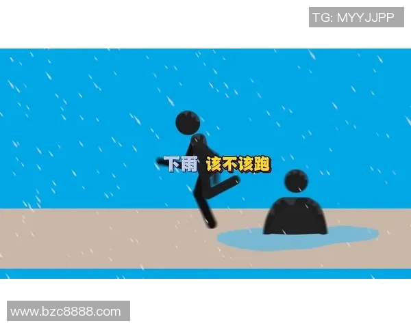 在雨中奔跑的青春梦想淋雨踢足球的激情与坚持